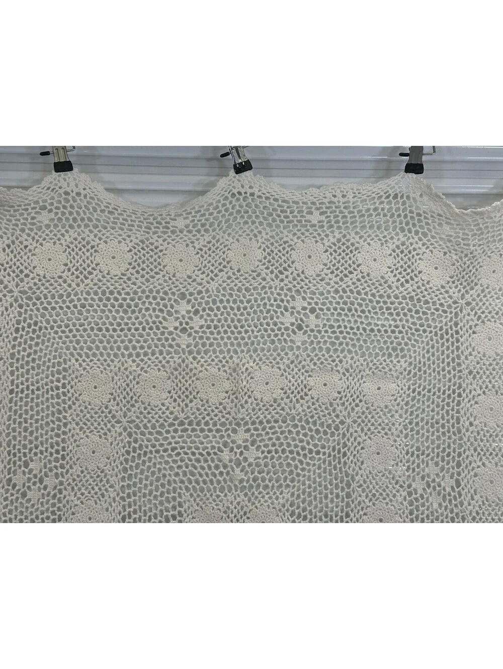 Vintage Crochet Tablecloth Topper Floral Pattern Cream White Scallop Edge 34x37